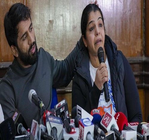 Olympic-Medalist-Sakshi-Malik-Quits-Wrestling-in-Protest-Over-Controversial-WFI-Election