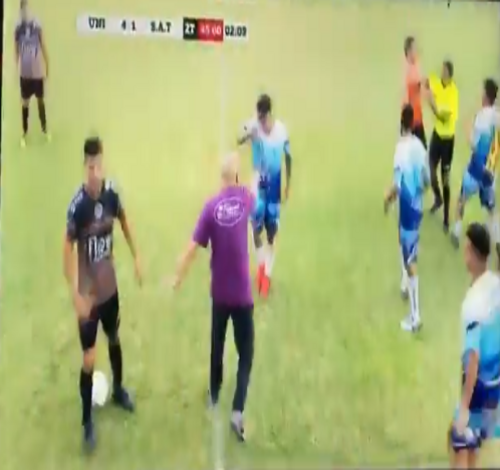 A-football-match-transforms-into-a-kickboxing-spectacle--leaving-the-referee-in-astonishment