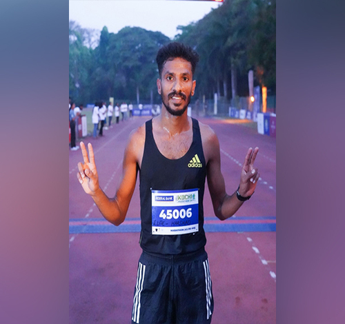 The-champions-of-the-Federal-Bank-Kochi-Marathon-0-are-Harshad-Mhatre-and-Arati-Patil