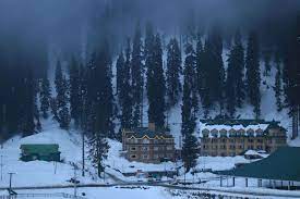 Gulmarg-KashmirWinter-Wonderland-as--Inches-of-Snow-Blankets-Tourist-Haven